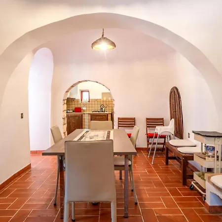 Trullo With Private Garden And Pine Forest 公寓